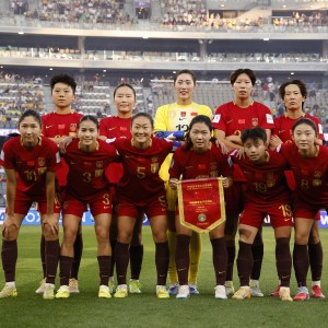 BOB半岛-足球报：三线挺进世界杯，女足2026年的复苏始于2015年足改